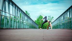 麻将高阶战术：如何通过“听牌后的假犹豫”诱导对手打出你的胡张？（麻将进阶技巧：听牌后巧用“假犹豫”引诱对手打出致胜张）